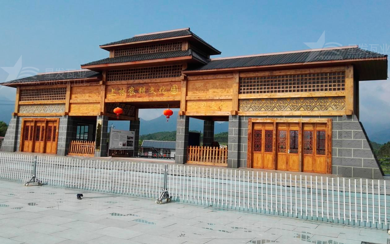 合成樹(shù)脂瓦為旅游景點(diǎn)增添了色彩與生機(jī)，集美觀與實(shí)用于一身！